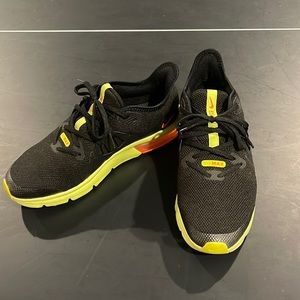 Men’s Nike air max sneakers size 7 in black, orange, and yellow